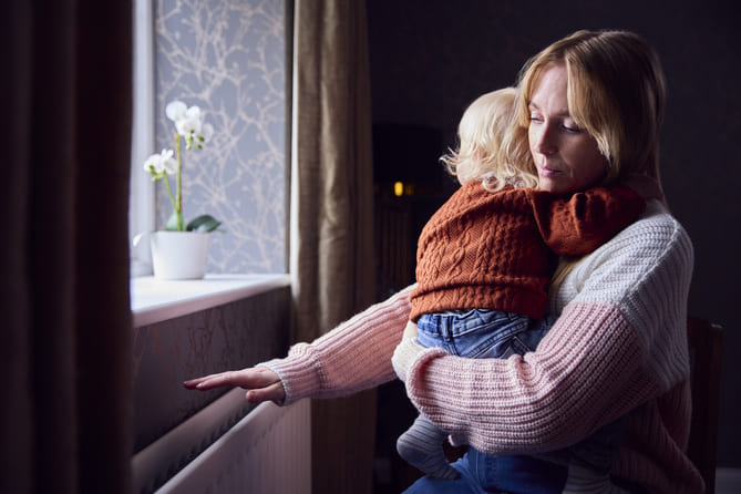 Les mères de familles monoparentales « cumulent des inégalités vers la précarisation »